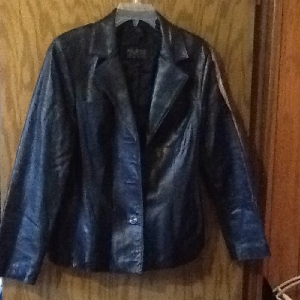 Women's (L) Black leather jacket.